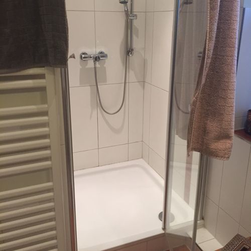 WOHN-T-RAUM Bettina Daub | Referenz-Projekt | Hamburg Osdorf | Interior Design | Sanierung Masterbad Jenischstraße | vorher Dusche