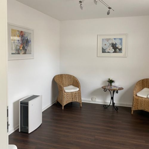 WOHN-T-RAUM Bettina Daub | Referenz-Projekt | Hamburg-Niendorf | Interior Design | Frauenarztpraxis Sanierung & Modernisierung | alter Wartebereich
