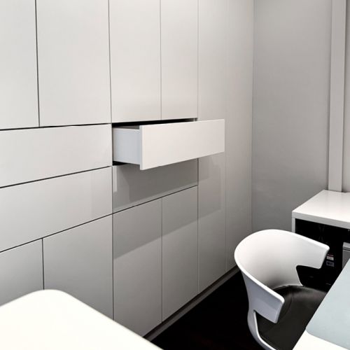 WOHN-T-RAUM Bettina Daub | Referenz-Projekt | Hamburg-Niendorf | Interior Design | Frauenarztpraxis Sanierung & Modernisierung | Schrank mit Schubladen