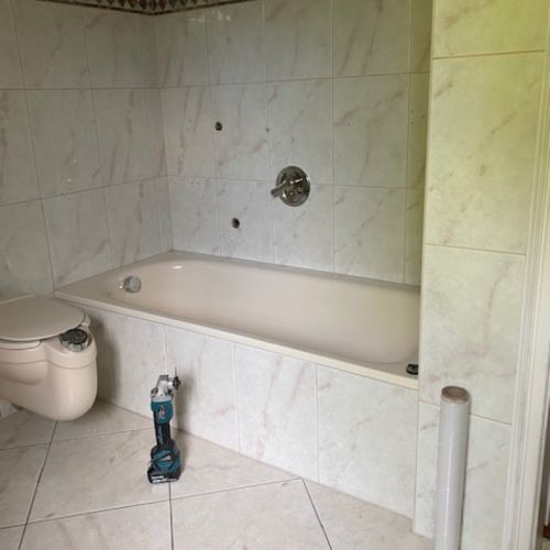 WOHN-T-RAUM Bettina Daub | Referenz-Projekt | Hamburg Blankenese | Interior Design | Renovierung & Umbaumaßnahmen | Villa am Süllberg | vorher Badewanne