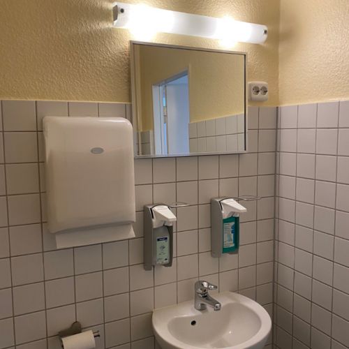 WOHN-T-RAUM Bettina Daub | Referenz-Projekt | Hamburg-Niendorf | Interior Design | Frauenarztpraxis Sanierung & Modernisierung | altes Patienten-WC