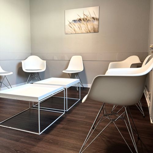 WOHN-T-RAUM Bettina Daub | Referenz-Projekt | Hamburg-Niendorf | Interior Design | Frauenarztpraxis Sanierung & Modernisierung | Eames Armchair